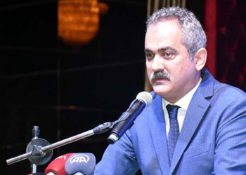 Depremlerden etkilenen 10 ilden 242 bin 904 öğrenci nakledildi