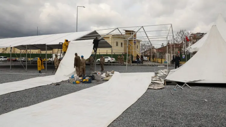 Malatya'da depremzedeler için iftar çadırı kuruluyor