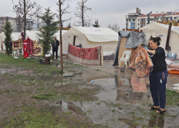 Malatya'da sağanak yağış; çadırlar su altında kaldı