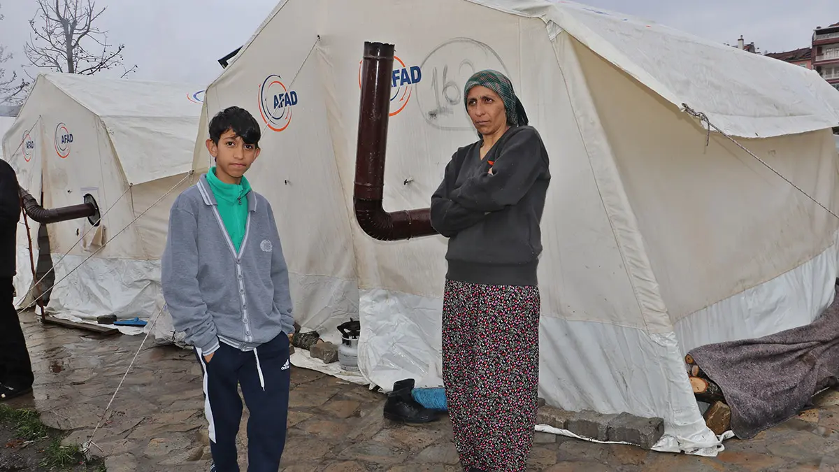 Malatya'da sağanak yağış; çadırlar su altında kaldı