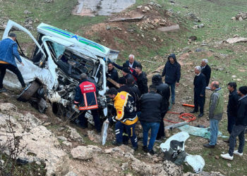 Mardin'de TIR ile kamyonet çarpıştı; 1 ölü 7 yaralı