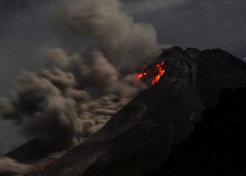 Merapi yanardağında volkanik hareketlilik sürüyor