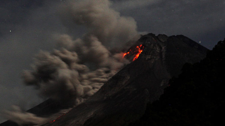 Merapi yanardağında volkanik hareketlilik sürüyor
