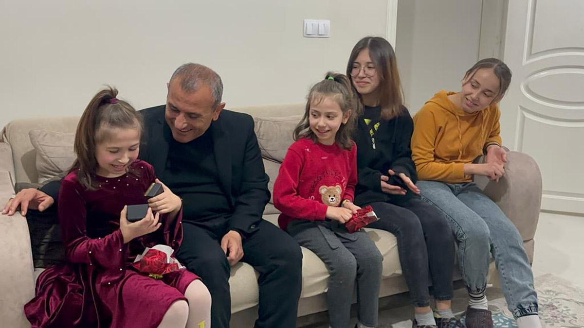 Mercan'ın küpe takabilme hayali gerçekleşti