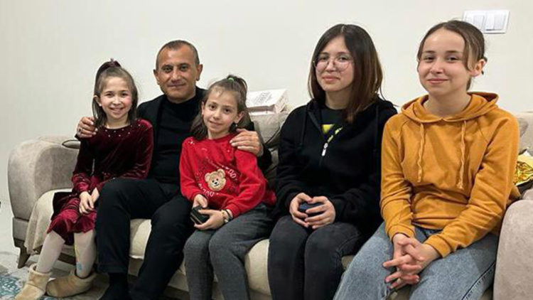 Mercan'ın küpe takabilme hayali gerçekleşti