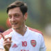 Mesut Özil futbolu bıraktığını açıkladı