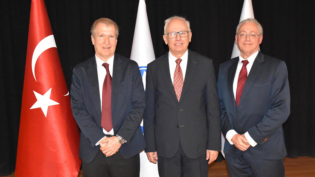 NASA'da yörüngesel mekanik alanında çalışmaları bulunan ve bir süre önce Türkiye'ye yerleşen bilim insanı Dr. Fabrizio Pinto, NASA'dan yapılan açıklamayla yeni keşfedildiği belirtilen ve 23 yıl içinde Dünya ile çarpışma ihtimali olan astreoide ilişkin uyarılar üzerine değerlendirmelerde bulundu.