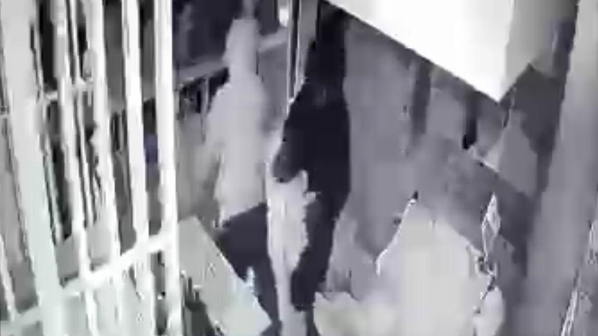 Şişli'de mücevher hırsızlığı kamerada