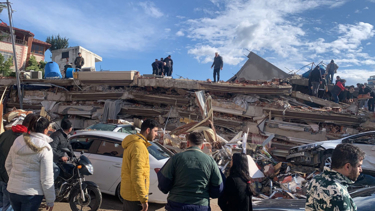 Depreme dayanıklı diye aldıkları evde hayatlarını kaybettiler