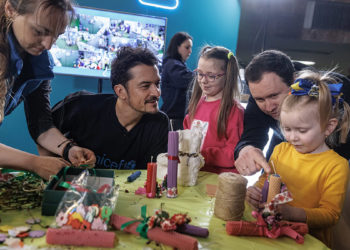 Orlando Bloom Kiev'de çocukları ziyaret etti