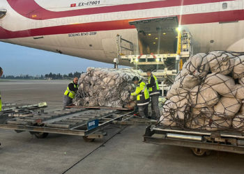 Pakistan'dan Türkiye'ye charter seferi ile 9 bin 800 çadır geldi