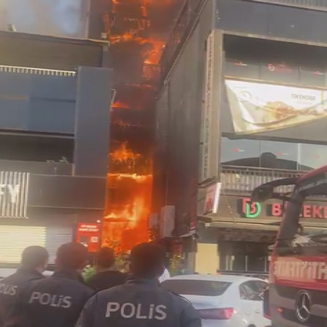 Pendik'te 7 katlı otelde yangın; 2 ölü