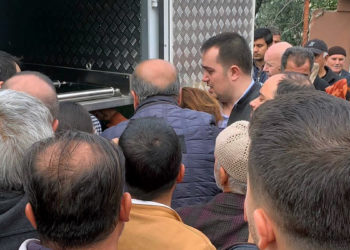 Otel yangınında hayatını kaybeden depremzede can defnedildi