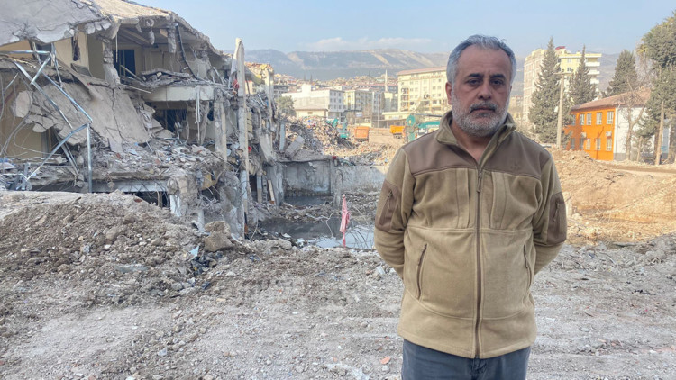 Pırlanta Apartmanı'nda 13 kişi kayıp