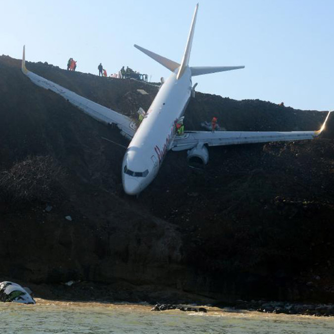 Sağ motor geri itiş sisteminde arıza mevcuttu