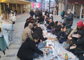 Ramazan'ın ilk yeryüzü sofrası Beyoğlu'nda kuruldu
