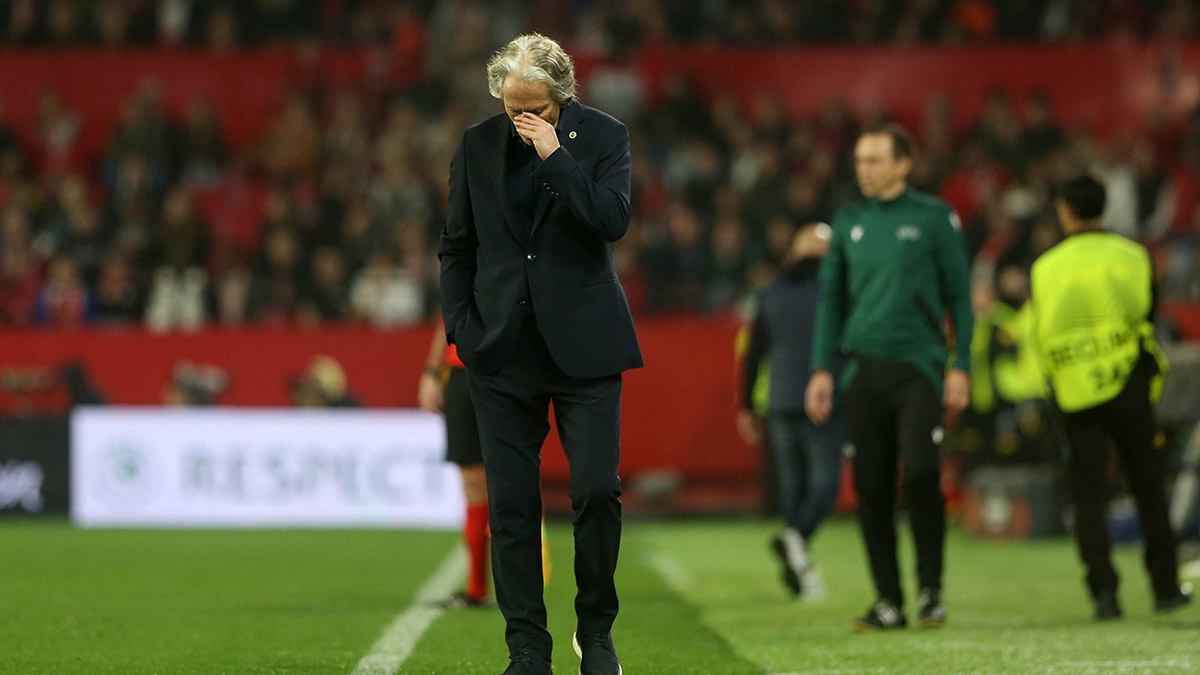 Fenerbahçe Teknik Direktörü Jorge Jesus, "Bu sonuç, maçtan önce aklımızdaki sonuç değildi. Ama skor yanıltıcı. 90 dakika sahada oynanan oyuna baktığınız zaman skor gerçeği yansıtmıyor" dedi.