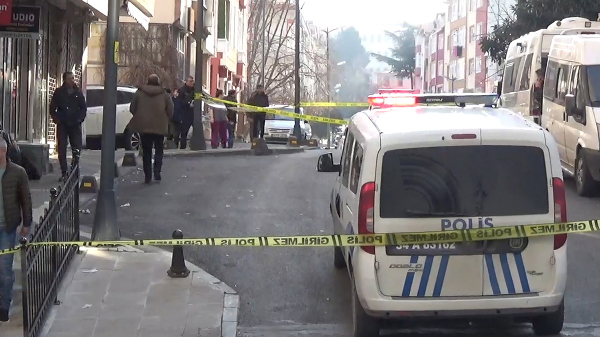 Silivri'de eski sevgili dehşet saçtı. Saldırgan açtığı ateş sonrası 2 kadın toplam 5 kişiyi silahla yaraladı.