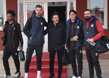 Sivasspor, Fiorentina maçı için İtalya'ya gitti