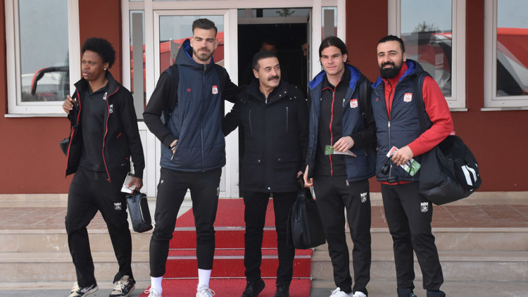 Sivasspor, Fiorentina maçı için İtalya'ya gitti