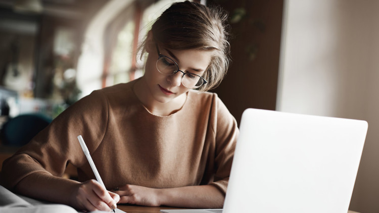 Bir hatıra mıyım artık? O da nadiren yâd edilen...