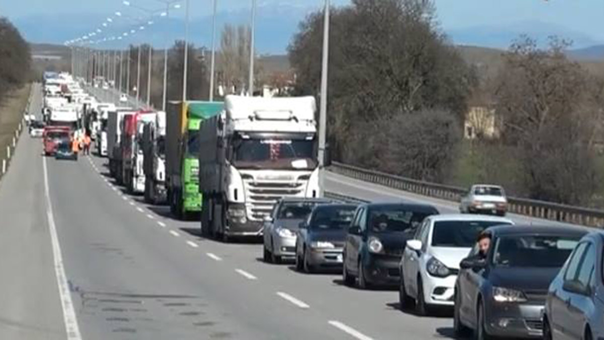 Yakıt yüklü tanker traktöre çarptı; 1 ağır yaralı