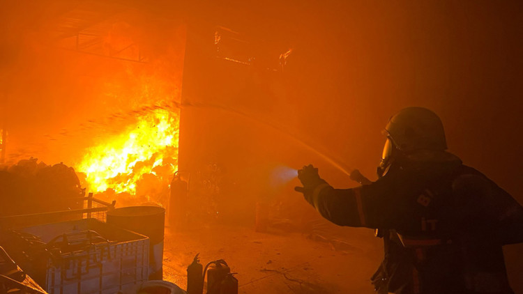 tarım makineleri üretilen fabrikada yangın