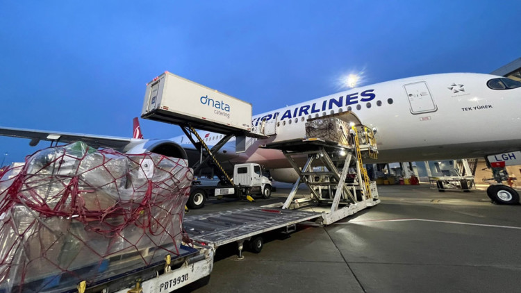 Türk Hava Yolları'nın 400'üncü uçağı depremzedeler için uçtu