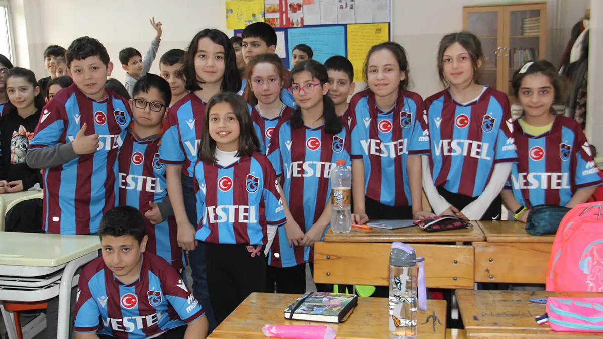 Trabzonspor asbaskani dogandan ogrencilere 11 bin 461 forma 2913 dhaphoto1 1 - yaşam - haberton