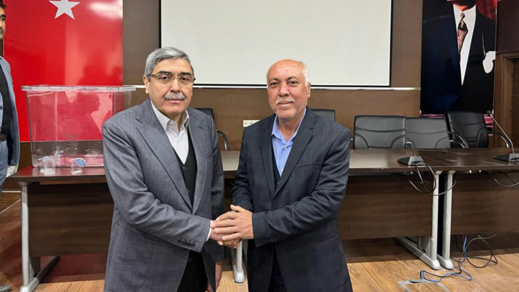 Nurdağı Belediye Başkanı Ökkeş Kavak'ın yerine Yakup Bahar seçildi