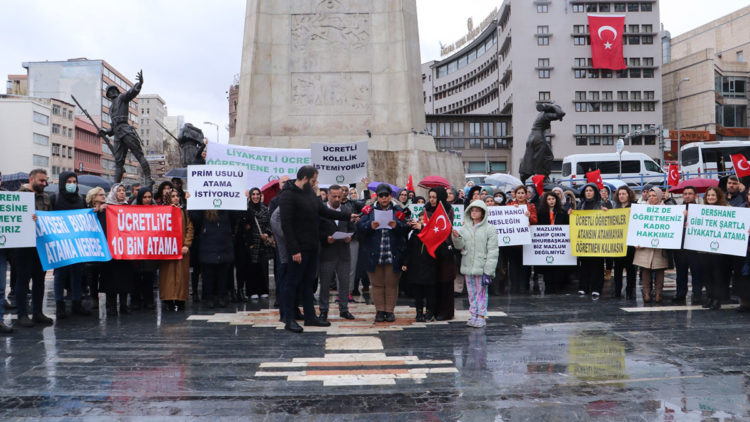 Ankara'da ücretli öğretmenler kadro istiyor