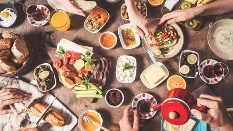 Medipol Mega Üniversite Hastanesi Gastroenteroloji bölümünden Prof. Dr. Esin Korkut, reflü hastaları için iftar ve sahur önerileri verdi.