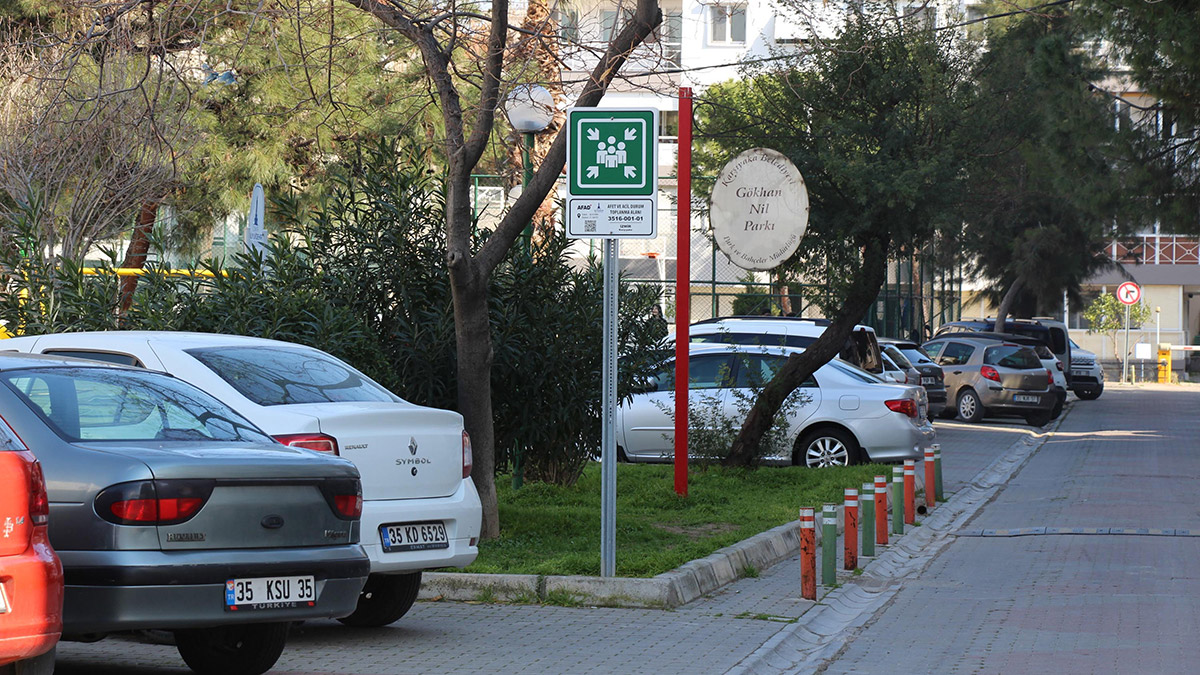 30 Ekim 2020 tarihinde Ege Denizi Seferihisar açıklarında 6.6 büyüklüğünde meydana gelen depremle sarsılan ve deprem riski yüksek bölgede bulunan İzmir için uzmanlar, depreme hazırlık konusunda önemli uyarılarda bulundu.