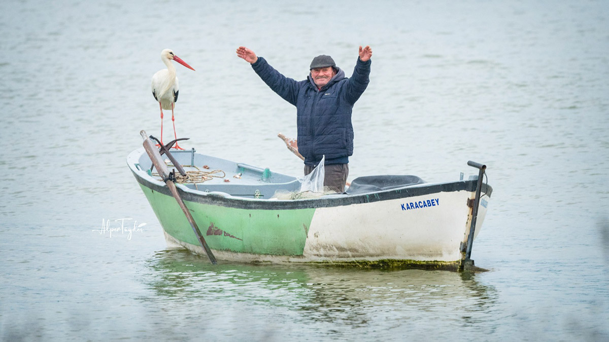 Bursa’da yaşayan balıkçı Adem Yılmaz (67) ile dostluğu filme konu olan Yaren leylek Eskikarağaç Leylek Köyü'ne bu yıl 12'nci kez geldi.