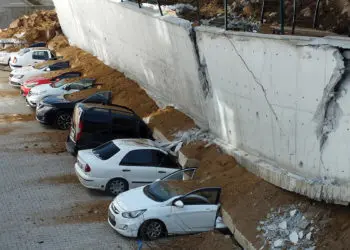 Yozgat'ta istinat duvarı 11 aracın üzerine çöktü, soruşturma başlatıldı