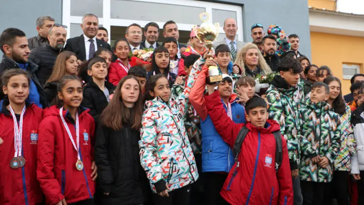 Yüksekovalı sporcular kayaklı koşu türkiye şampiyonası'nda 33 madalya aldı