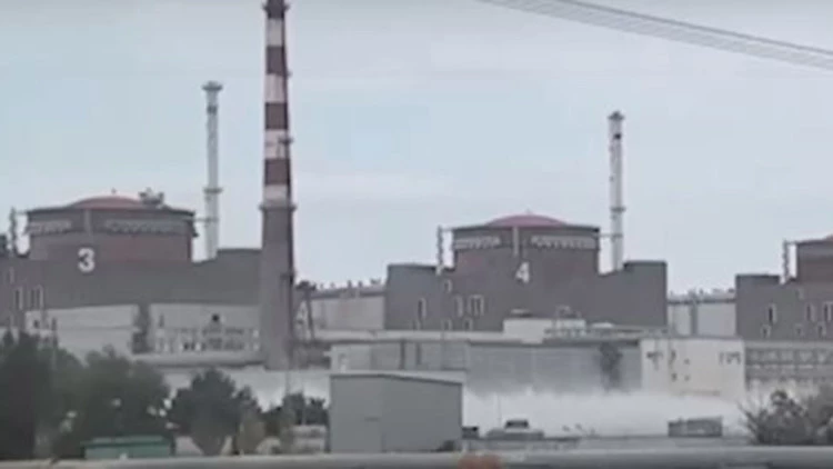 Zaporijya nükleer santraline roket saldırısı; son bağlantı da kesildi