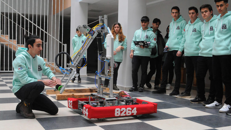 ‘atarobotics’ robotik takımı kanada’da yarışacak
