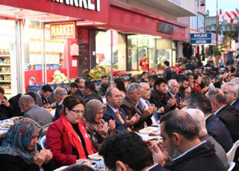 15 bin kişi, Andırın Caddesi Büyük İftarı'nda oruç açtı