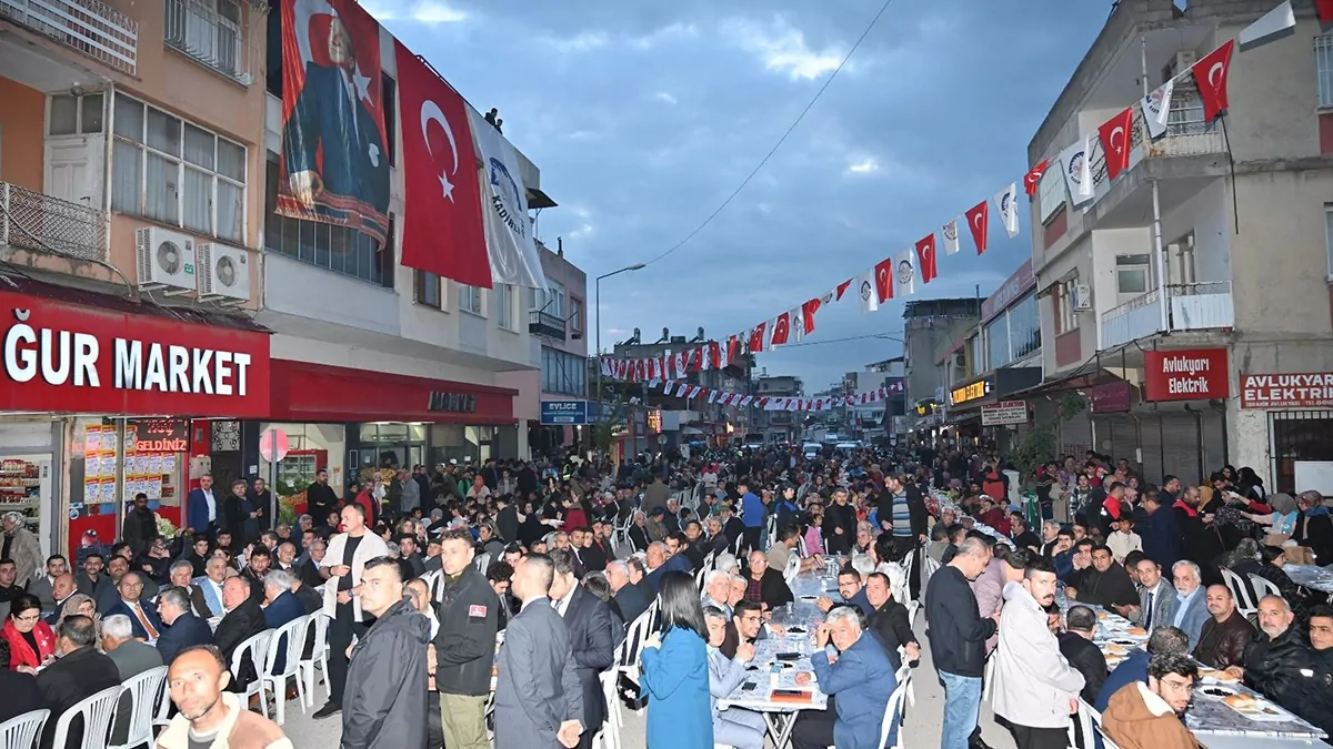 15 bin kisi andirin caddesi buyuk iftarinda oruc actiw - yerel haberler - haberton