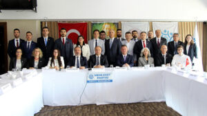 18 yaşındaki milletvekili adayı İzmir'den