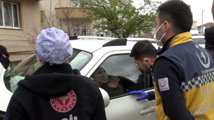 2 araca çarpıp kendini cipine kilitledi