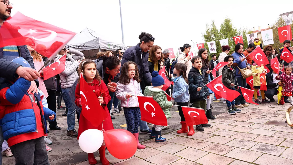 Çankaya belediye başkanı alper taşdelen, "atatürk’ün kendine kişisel bir ikbal değil, ulusa bir gelecek yaratmak için kurduğu cumhuriyet'i yaşatmak kollamak hepimizin görevi” dedi.   