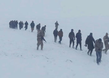 33 kaçak göçmen donmak üzereyken kurtarıldı