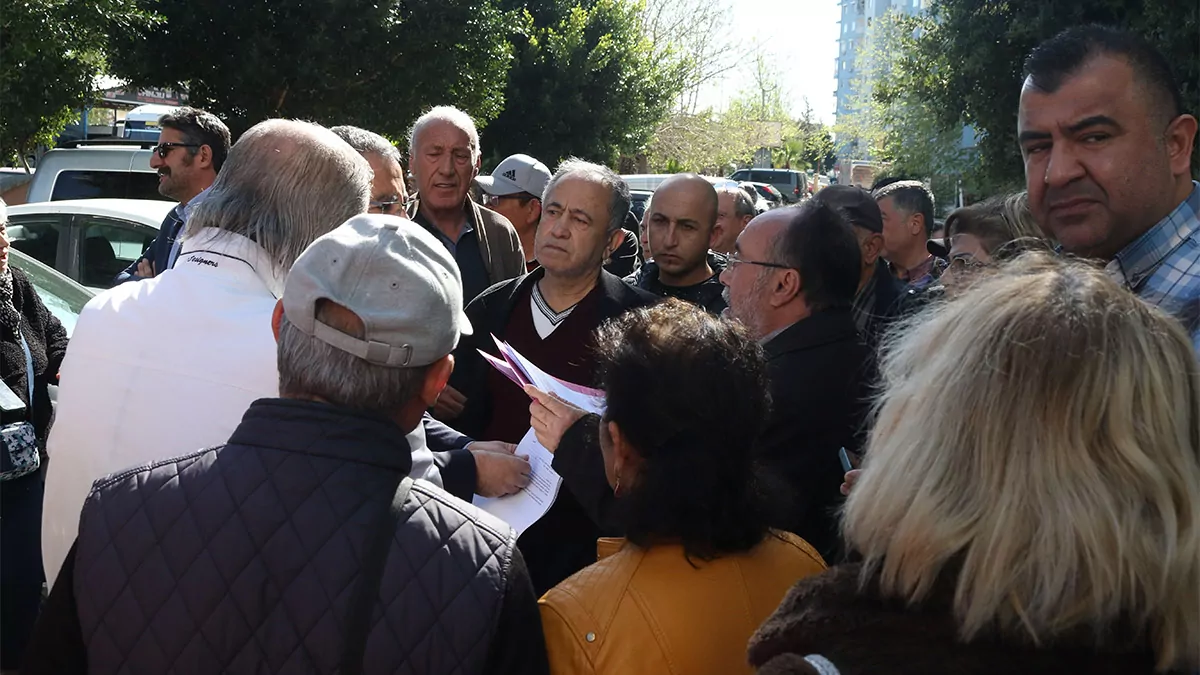 Antalya'da 600 dairenin bulunduğu menzil sitesi'nde deprem risk analiz raporu için 'karot' alınması tartışması yaşandı, karot tartışmasında ekipler numune almadan ayrıldı.