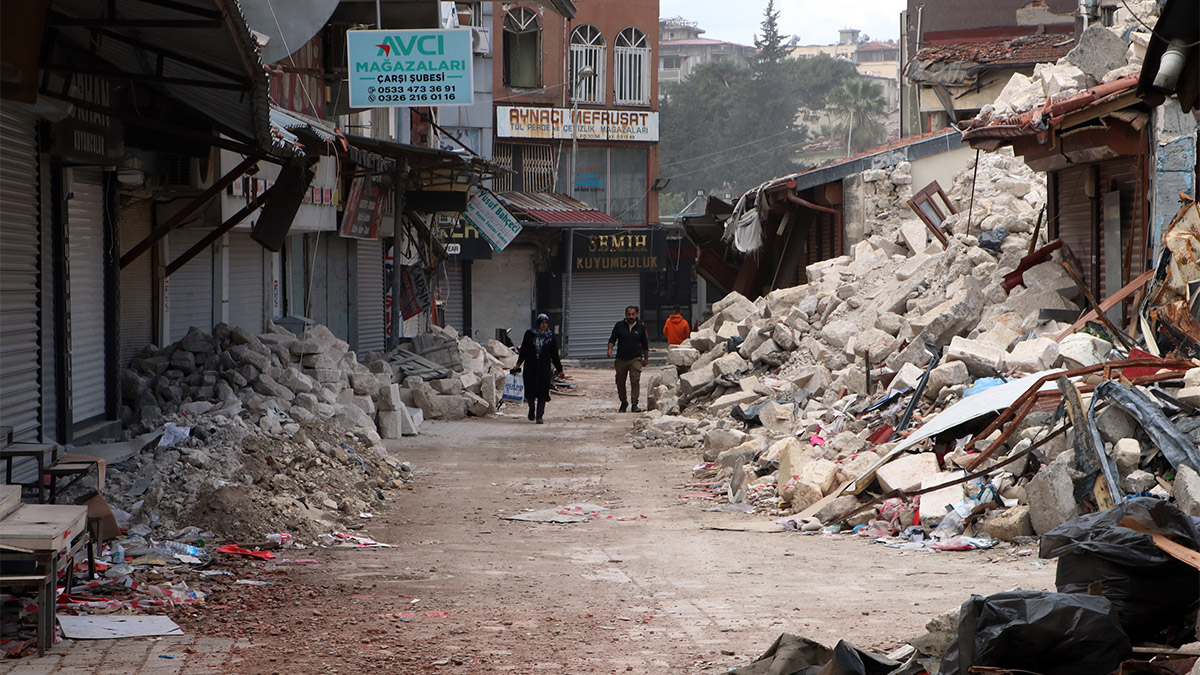 Tarihi Uzun Çarşı'da hayata dönüş çabası