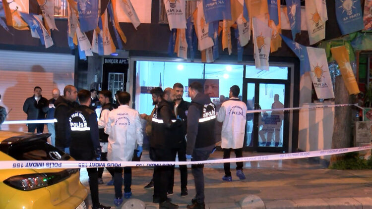 AK Parti seçim bürosunun önünde silah sesleri