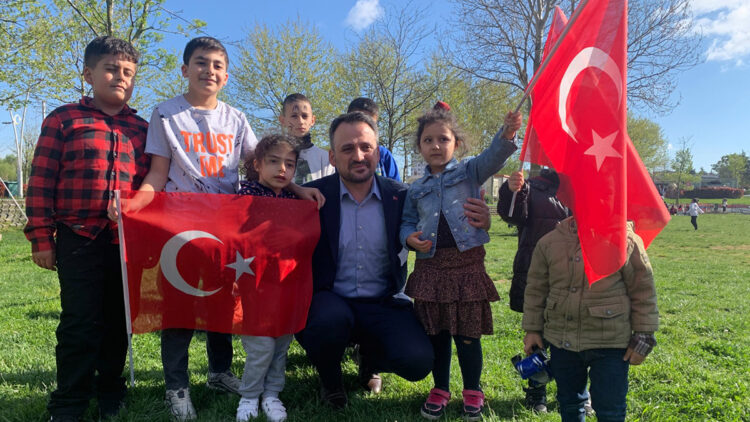 AK Parti'li Enes Eminoğlu, çocuklarla bir araya geldi