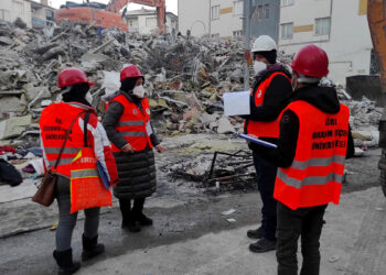 Akademisyenler 'Enkaz Yönetim Rehberi' hazırladı