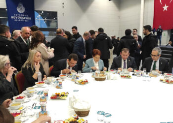 Akşener ve İmamoğlu iftarda muhtarlarla bir araya geldi